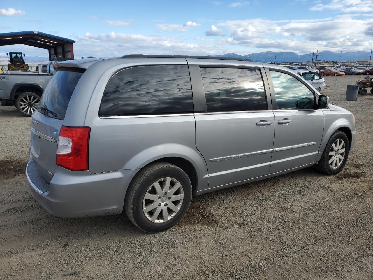 2014 Chrysler Town & Country - Image 3