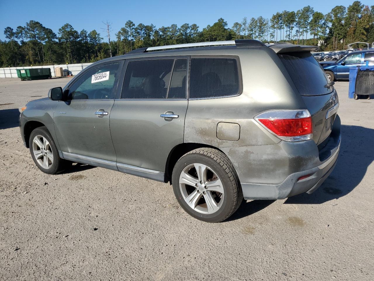 2011 Toyota Highlander - Image 2
