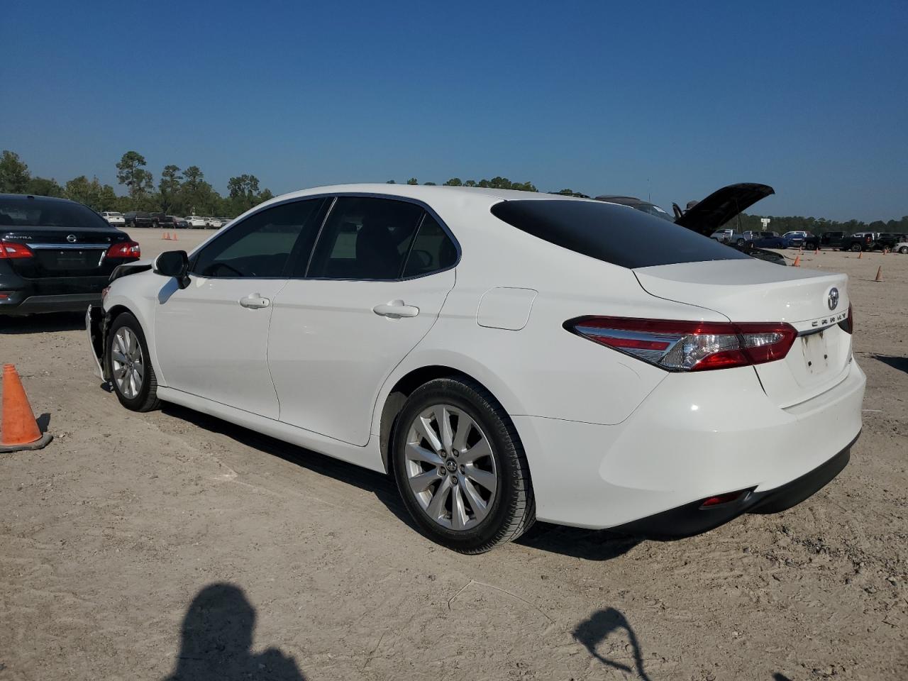 4T1B11HK4JU113103 2018 TOYOTA CAMRY - Image 2