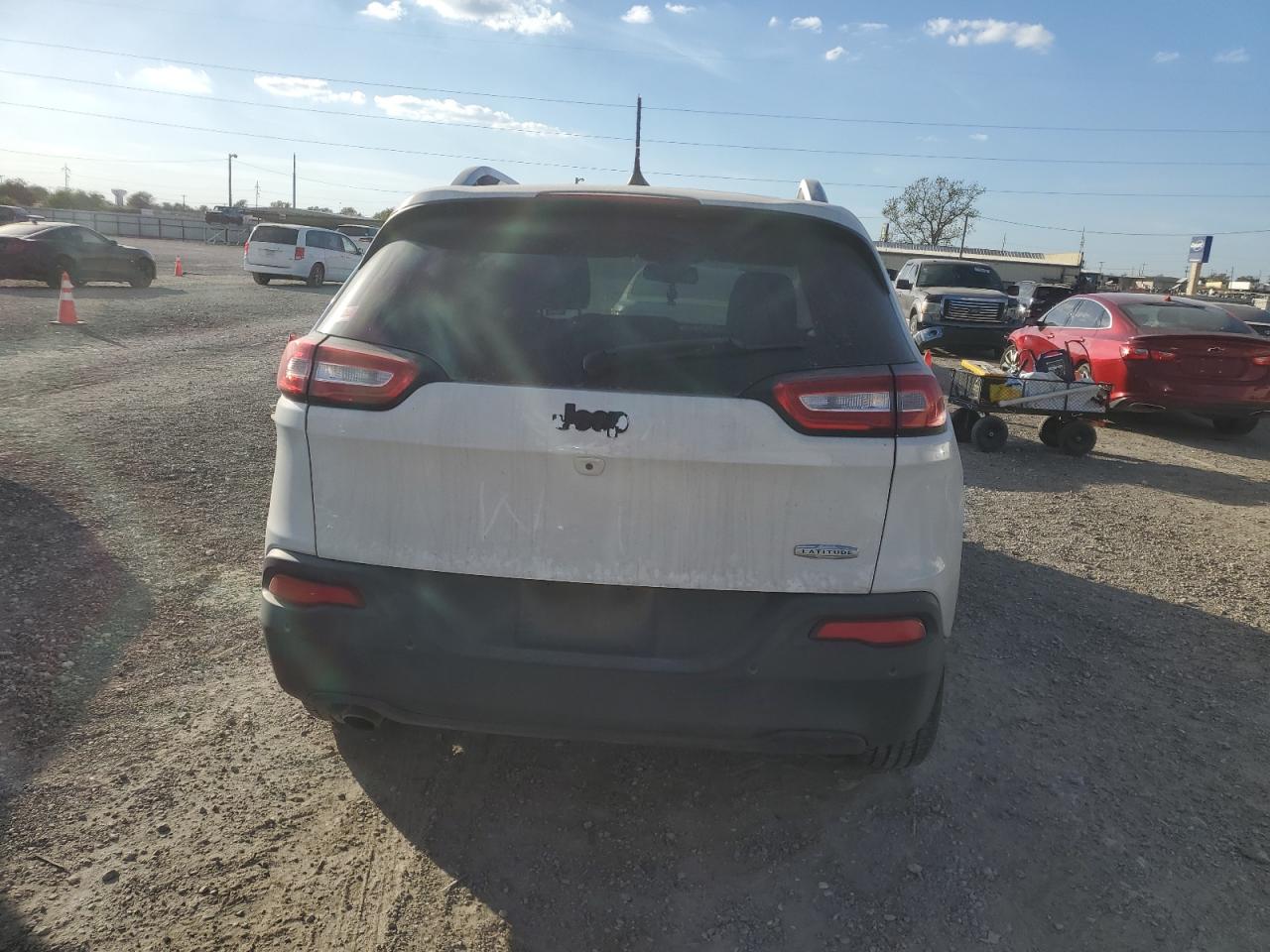 2016 Jeep Cherokee Latitude VIN: 1C4PJLCB3GW312573 Lot: 77690244