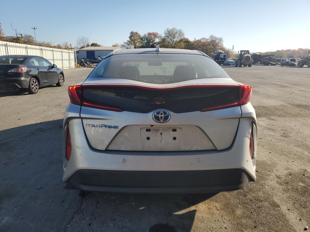 2017 Toyota Prius Prime VIN: JTDKARFP2H3057423 Lot: 75760504