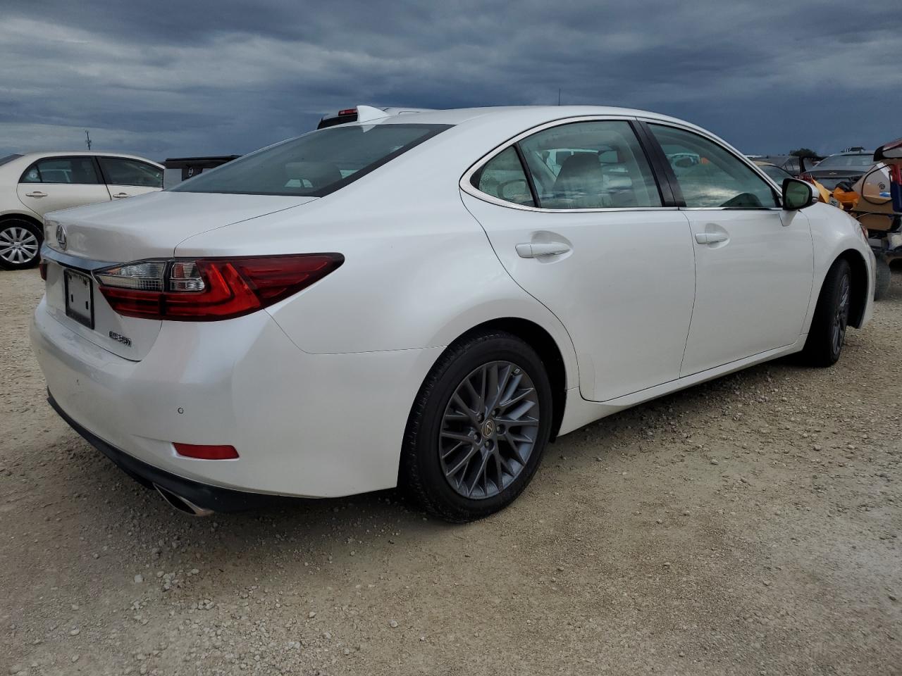 2018 Lexus ES - Image 3