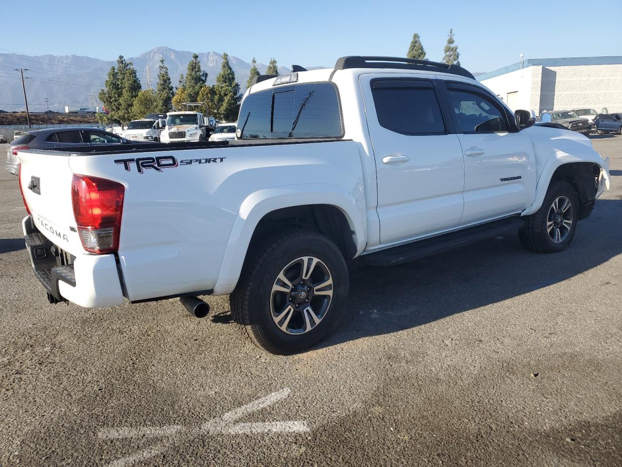 VIN 3TMAZ5CN6HM052594 2017 TOYOTA TACOMA no.3