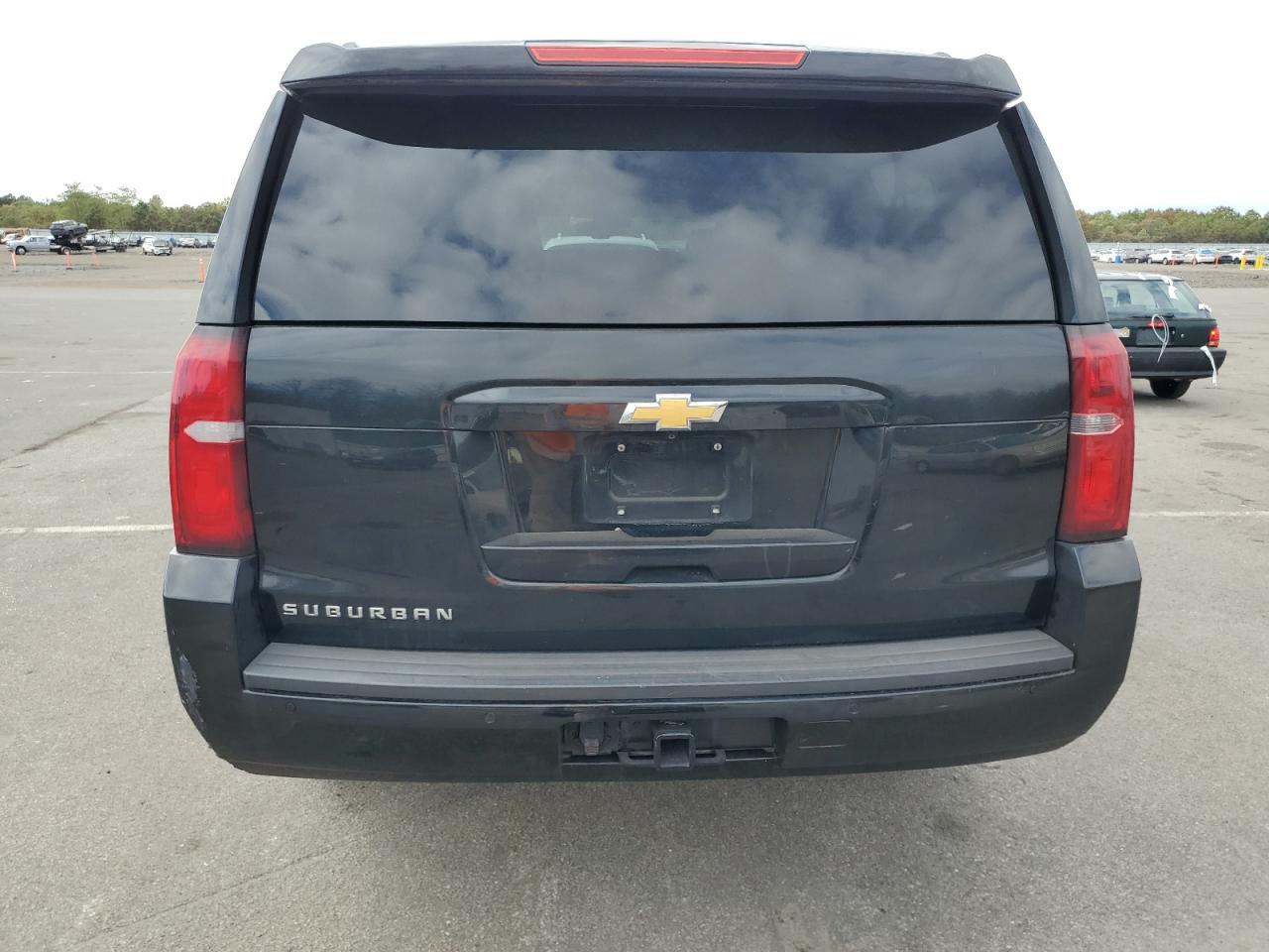 1GNSKHKC5HR276245 2017 Chevrolet Suburban K1500 Lt