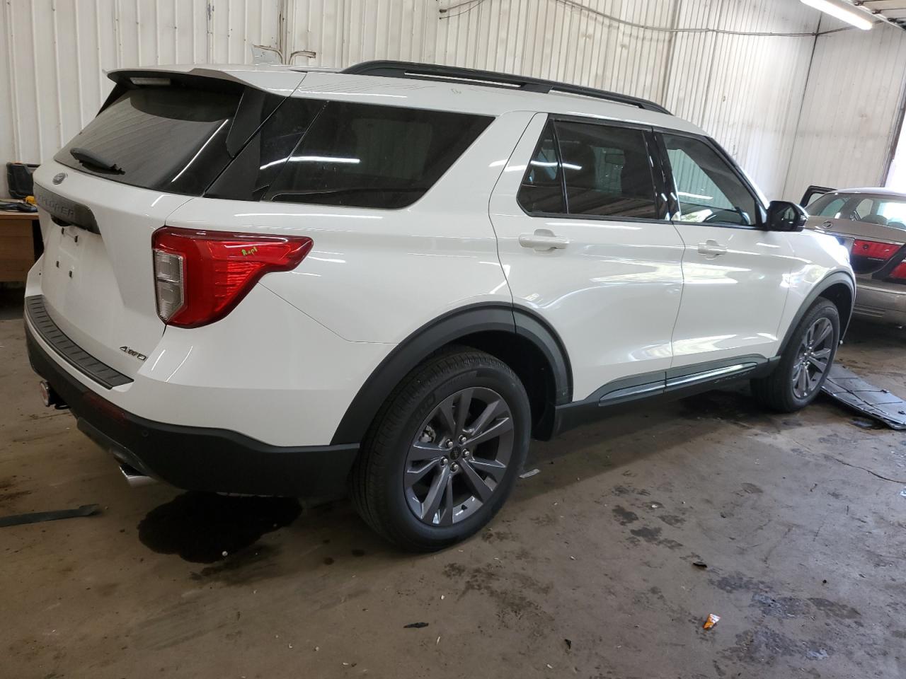 2023 Ford Explorer - Image 3