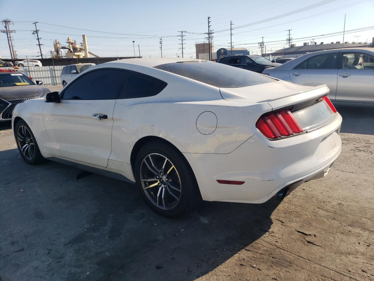 1FA6P8TH1G5290581 2016 FORD MUSTANG - Image 2