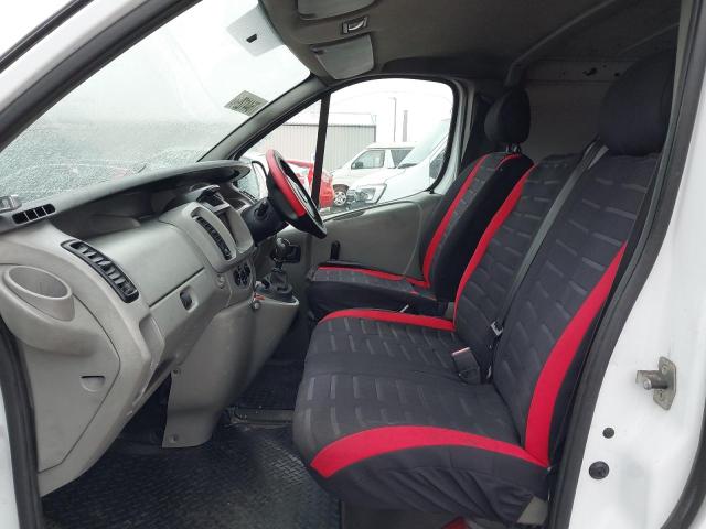 2005 VAUXHALL VIVARO 270