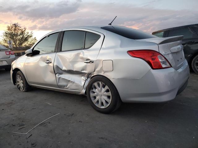  NISSAN VERSA 2018 Сріблястий