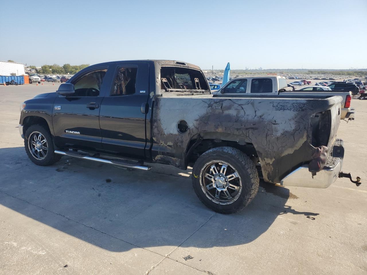 2014 Toyota Tundra - Image 2
