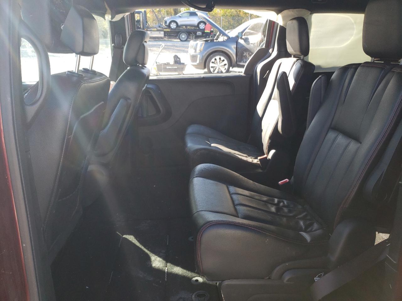 2018 Dodge Caravan - Image 12