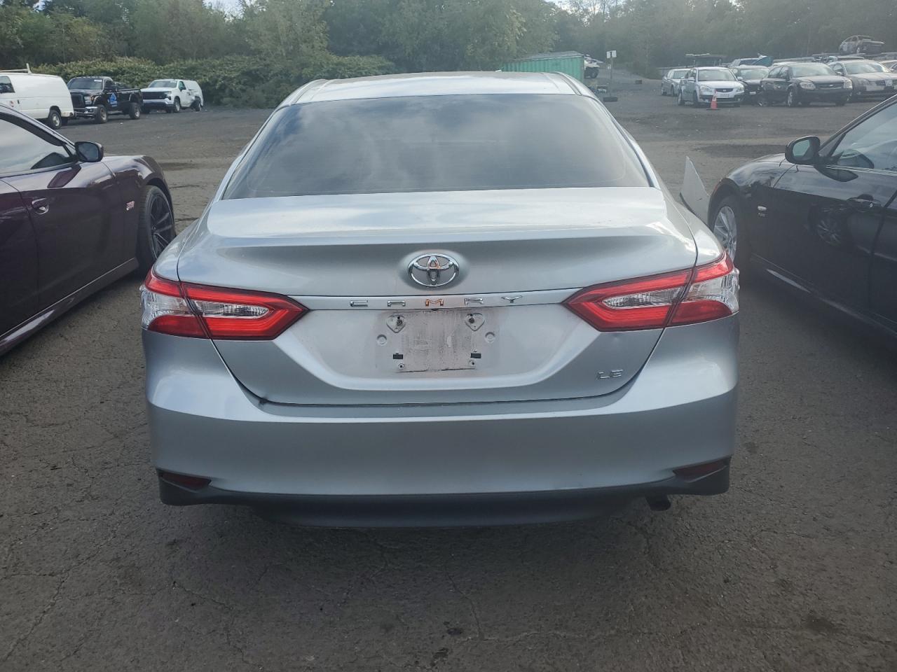 2018 Toyota Camry L VIN: 4T1B11HK0JU519928 Lot: 73655444