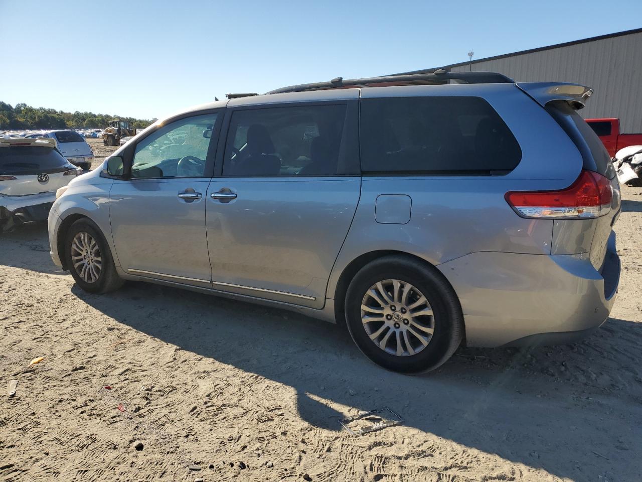 2012 Toyota Sienna - Image 2
