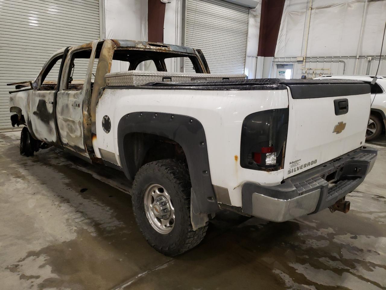 2010 Chevrolet Silverado - Image 2