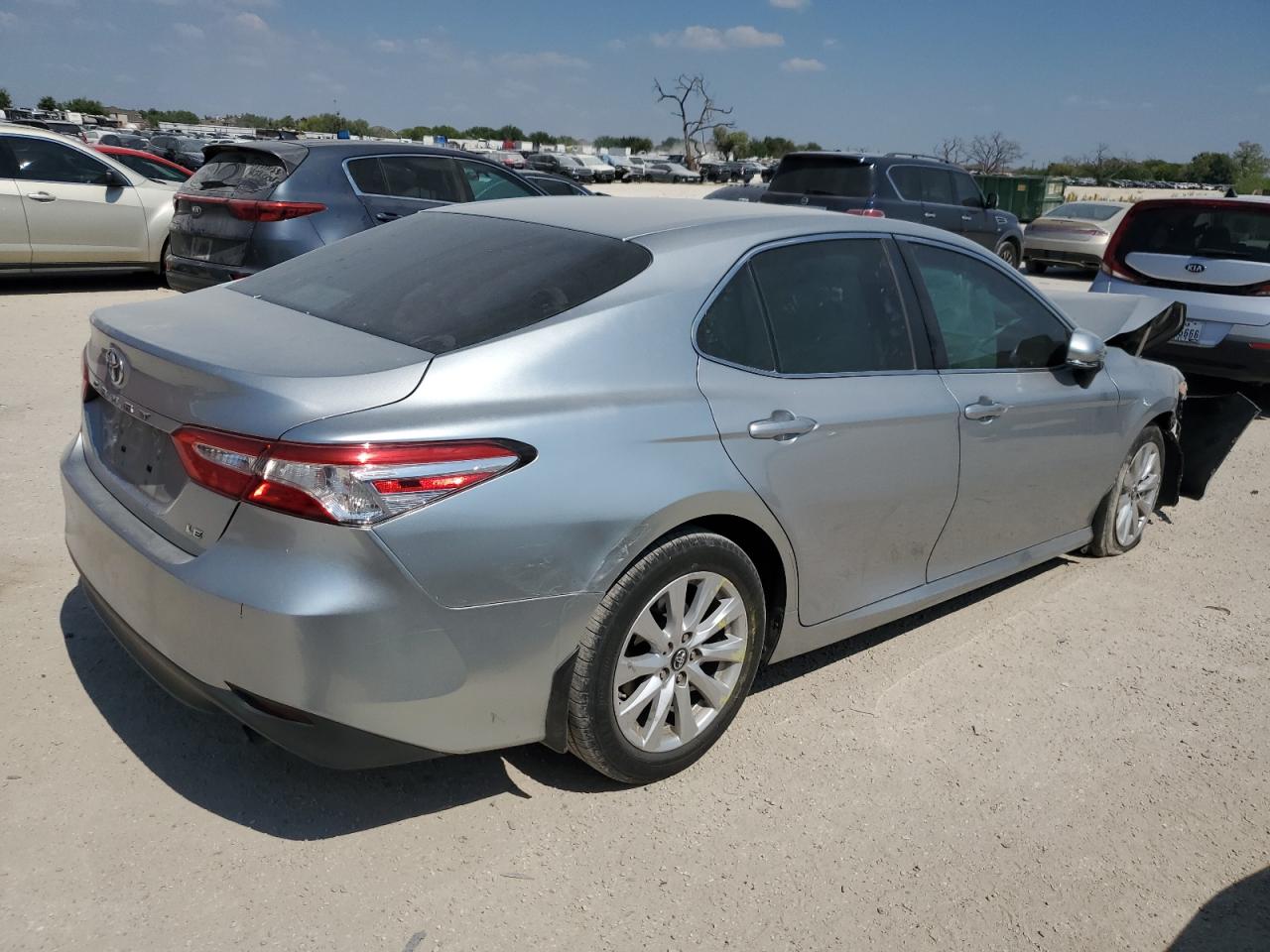 VIN 4T1B11HKXJU049441 2018 TOYOTA CAMRY no.3