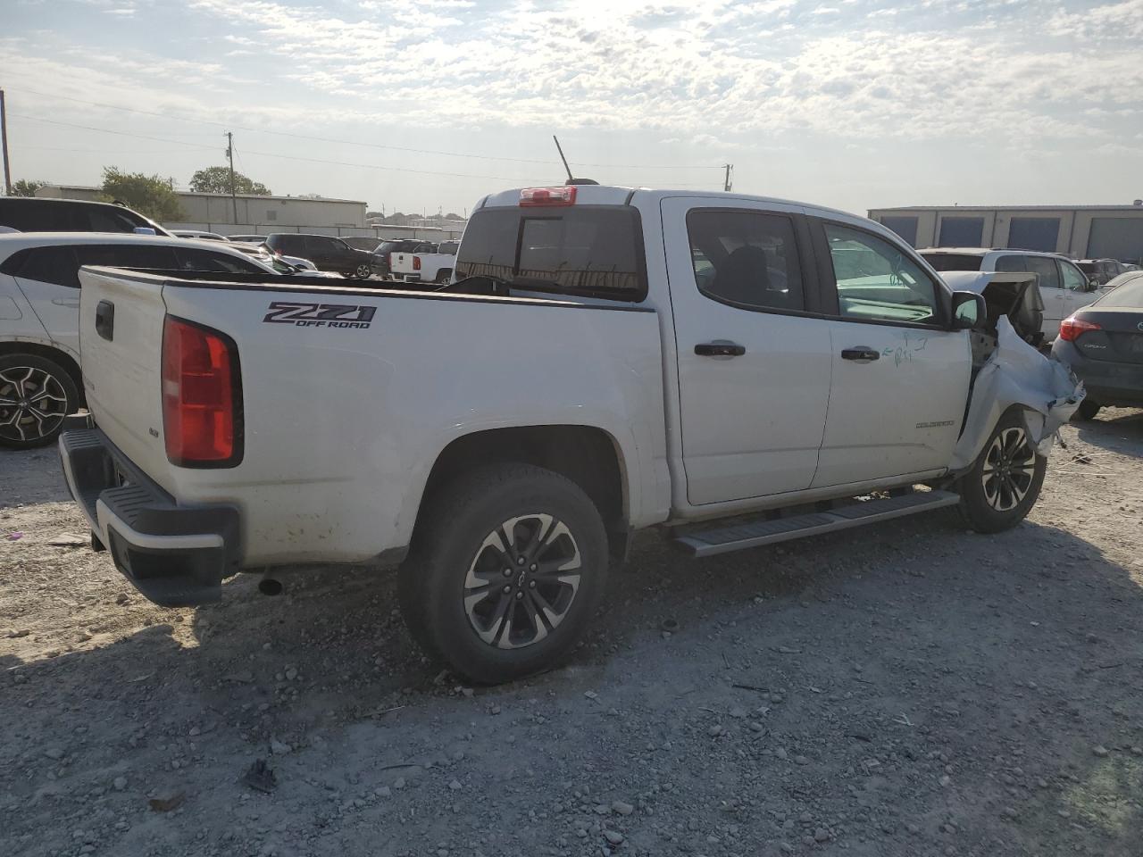 VIN 1GCGTDEN2N1141901 2022 CHEVROLET COLORADO no.3