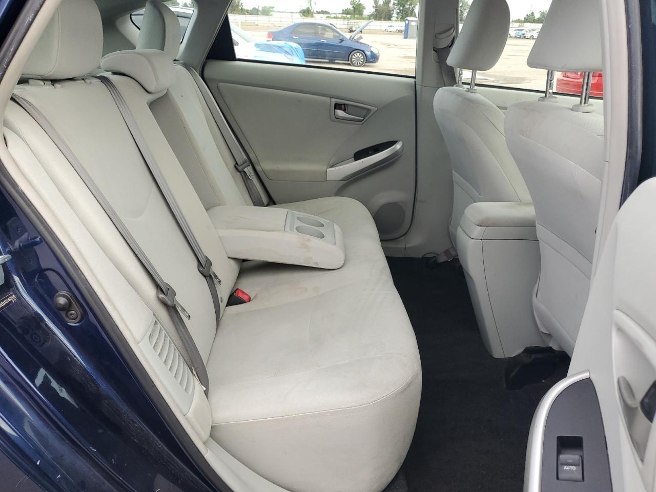 2012 Toyota Prius - Image 11