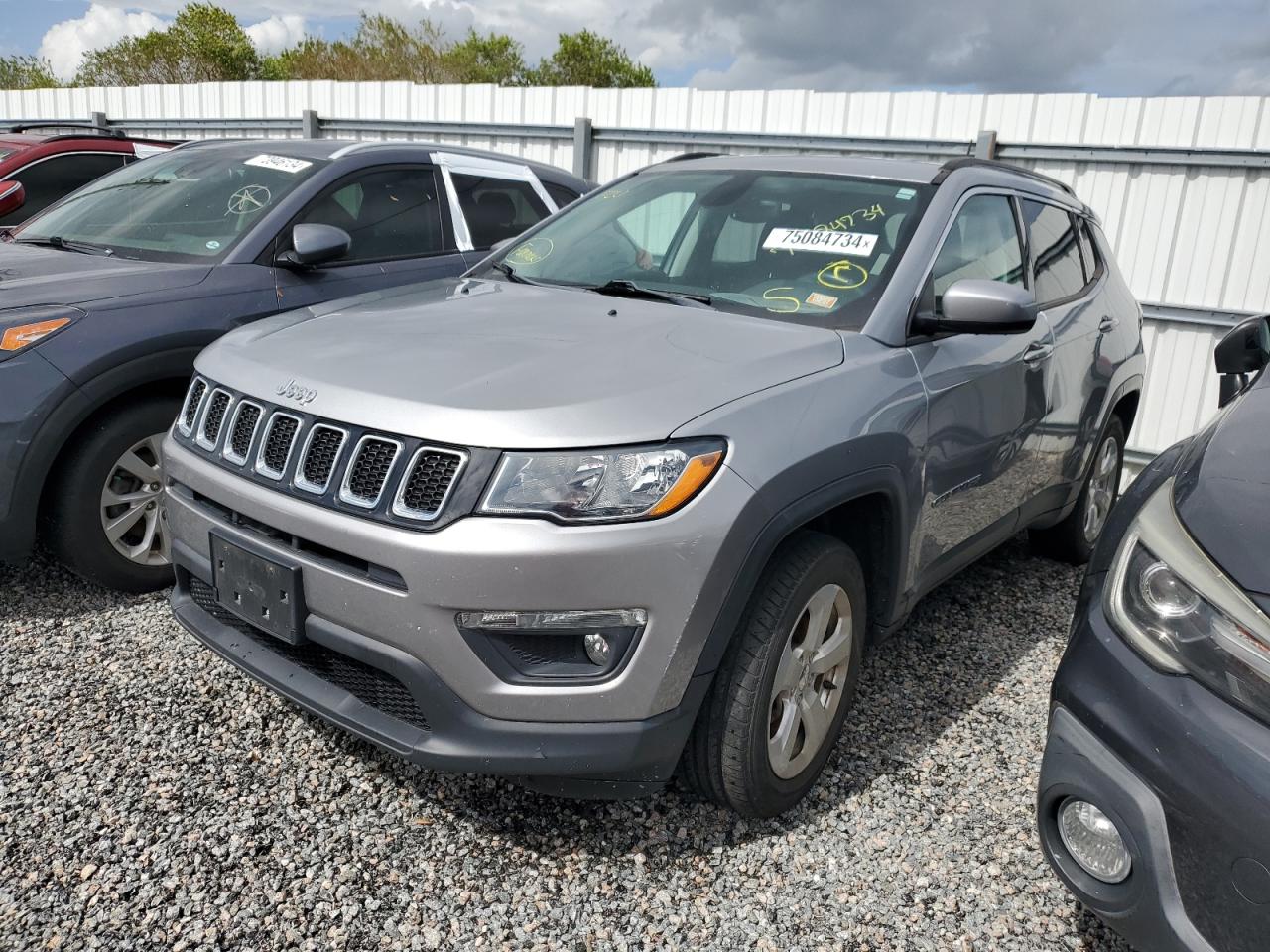 VIN 3C4NJDBB3JT262737 2018 JEEP COMPASS no.1