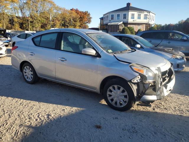  NISSAN VERSA 2018 Silver