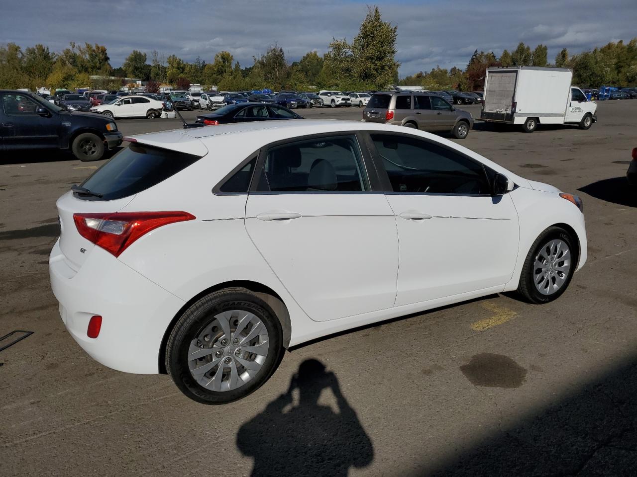 2017 Hyundai Elantra - Image 3