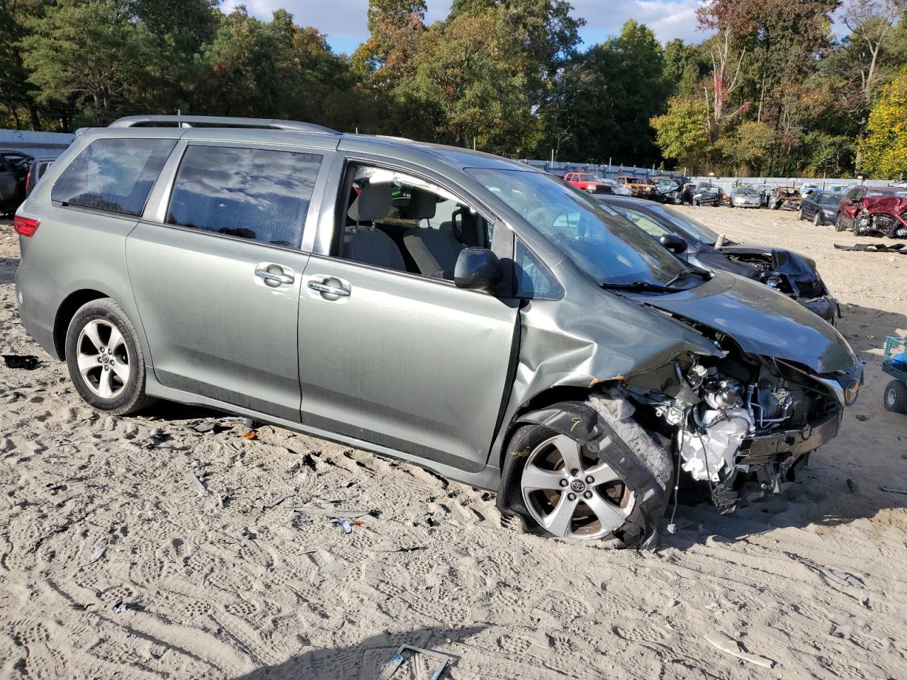 2020 Toyota Sienna - Image 4