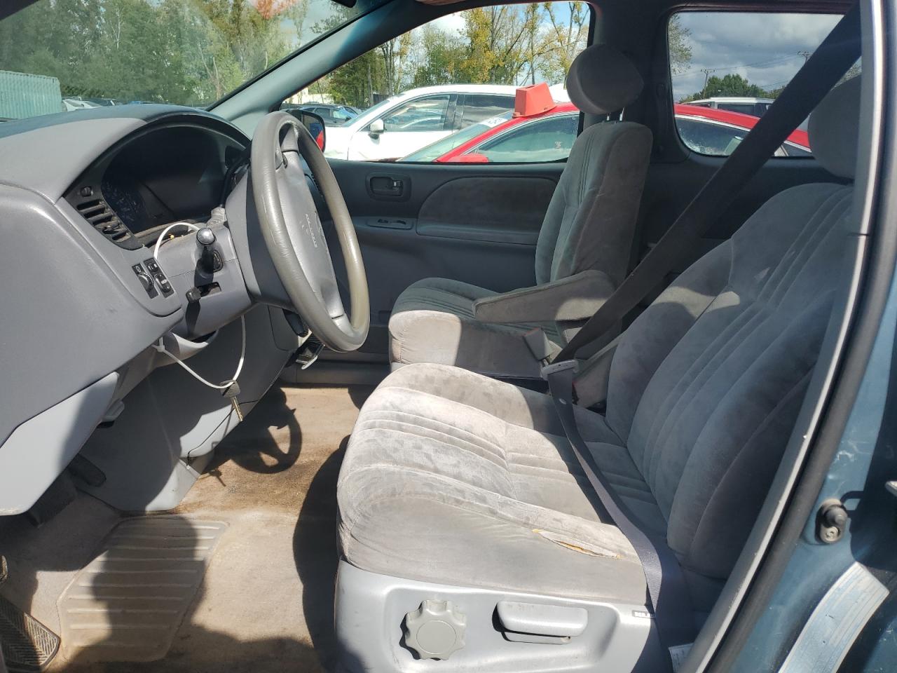 2002 Toyota Sienna Le VIN: 4T3ZF13CX2U463618 Lot: 73660534