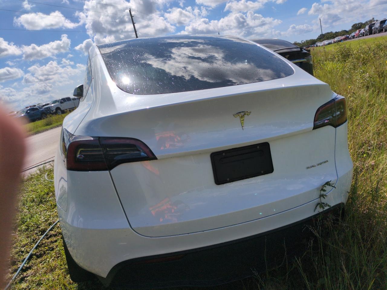 7SAYGDEE4PA047098 2023 Tesla Model Y