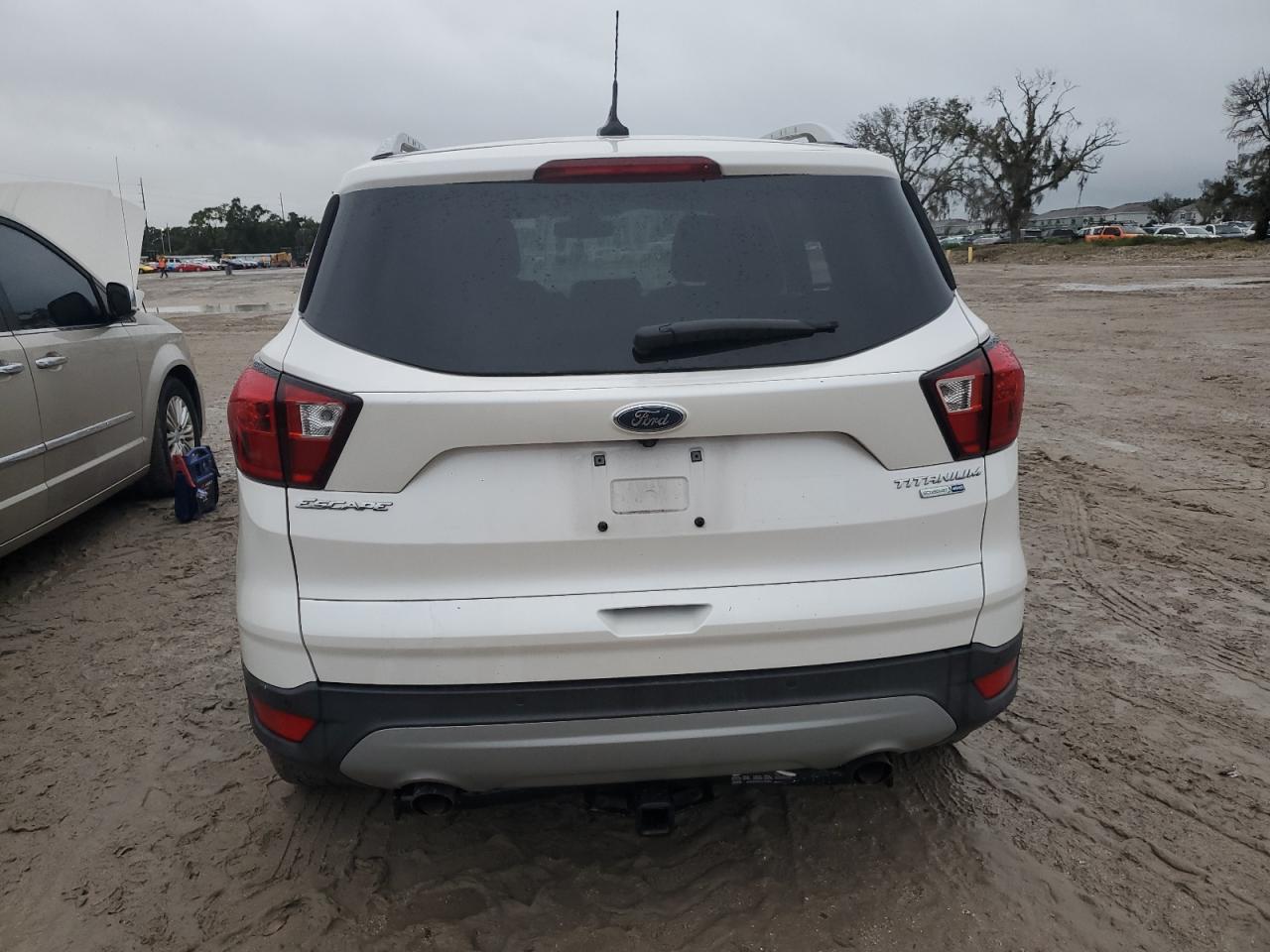 1FMCU9J94KUA12744 2019 Ford Escape Titanium