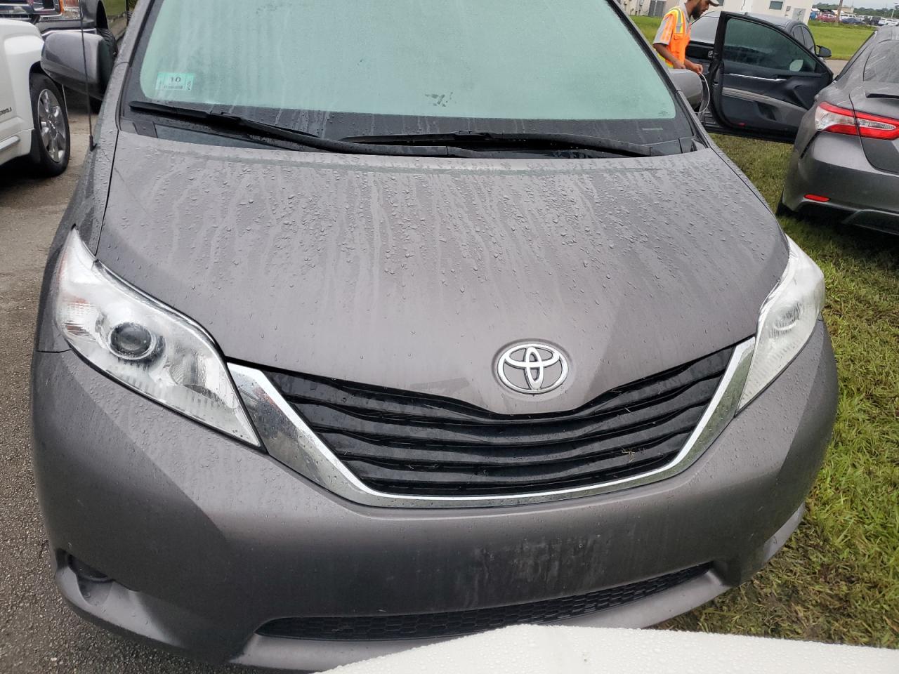 2012 Toyota Sienna - Image 5