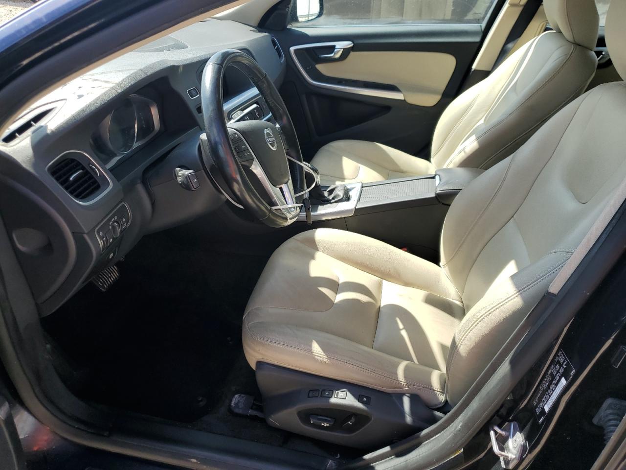 2016 Volvo V60 - Image 7