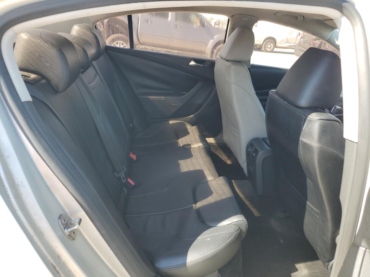 2010 Volkswagen Passat Komfort VIN: WVWJK7AN3AE132000 Lot: 74583674