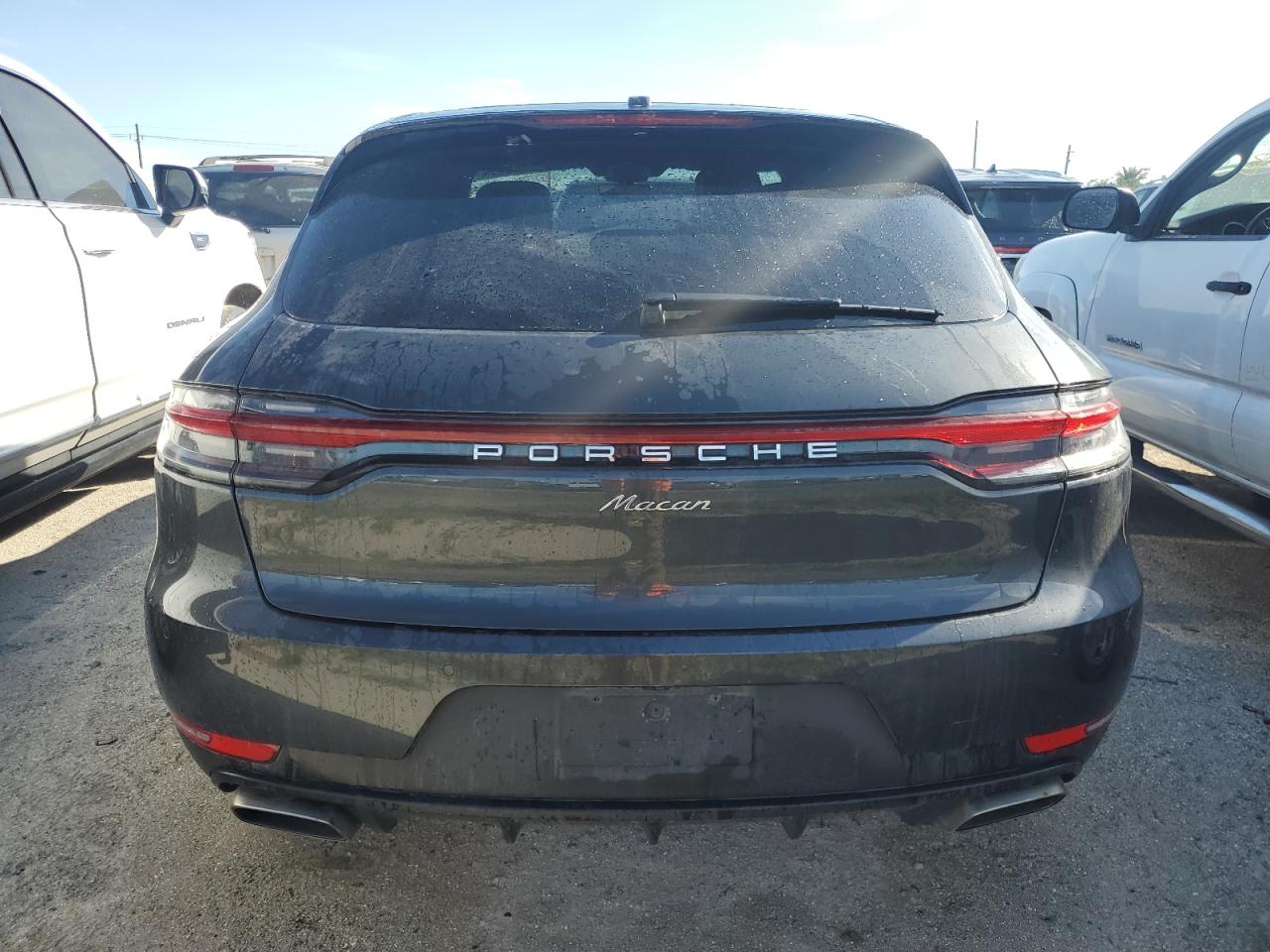 2020 Porsche Macan VIN: WP1AA2A57LLB07233 Lot: 74889294