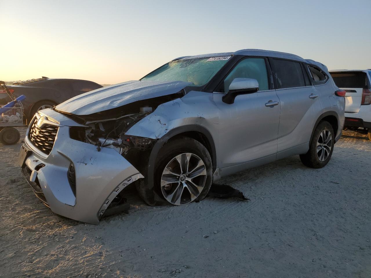 2022 Toyota Highlander - Image 1