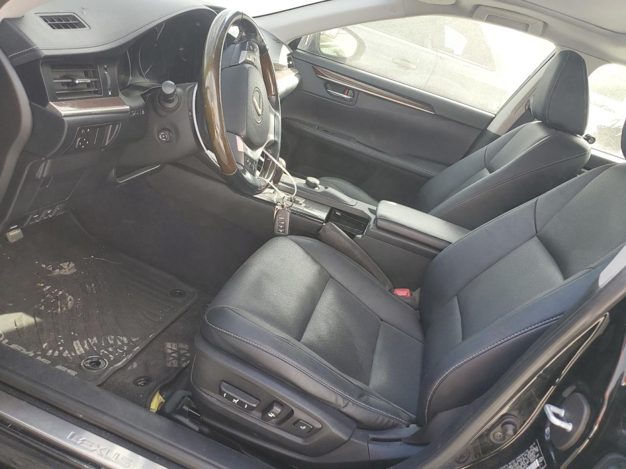 2015 Lexus ES - Image 7