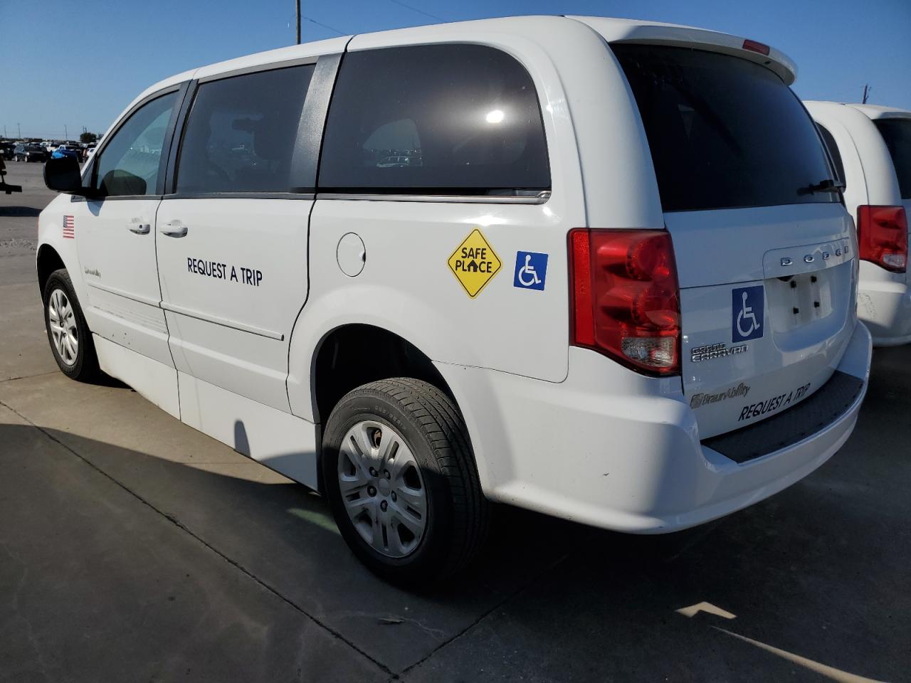 2017 Dodge Caravan - Image 2