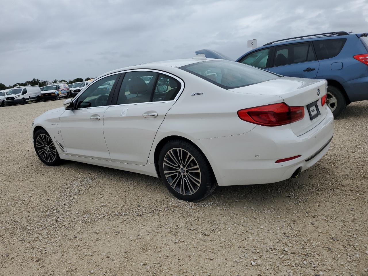 WBAJB1C53JB374990 2018 BMW 5 SERIES - Image 2