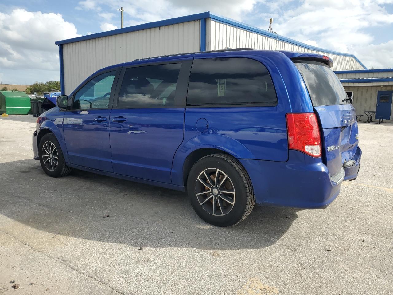 2019 Dodge Caravan - Image 2