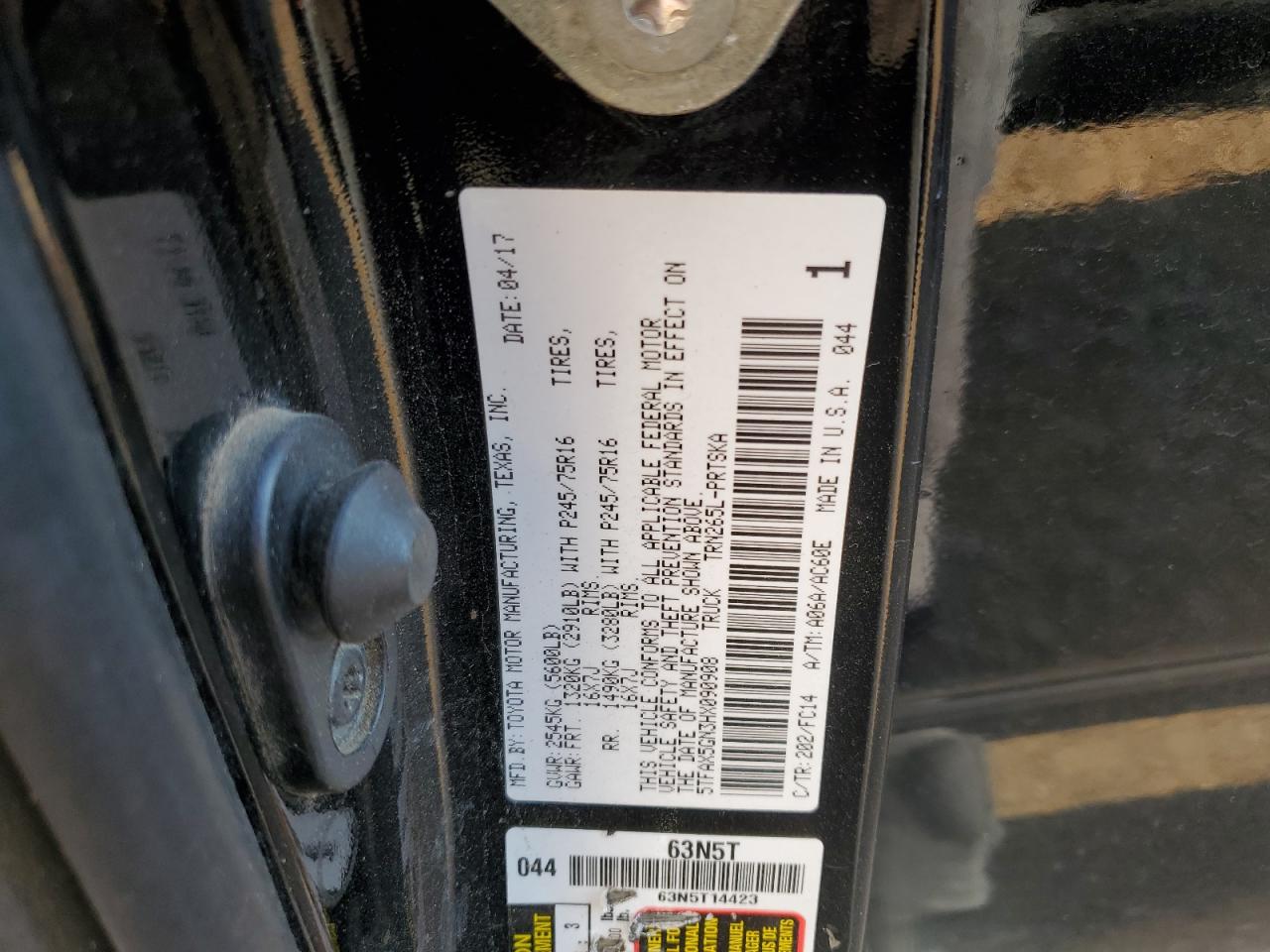 5TFAX5GN3HX090908 2017 Toyota Tacoma Double Cab