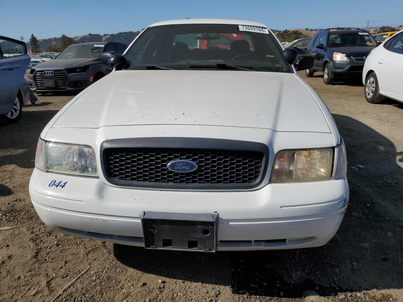 2010 Ford Crown Victoria - Image 5