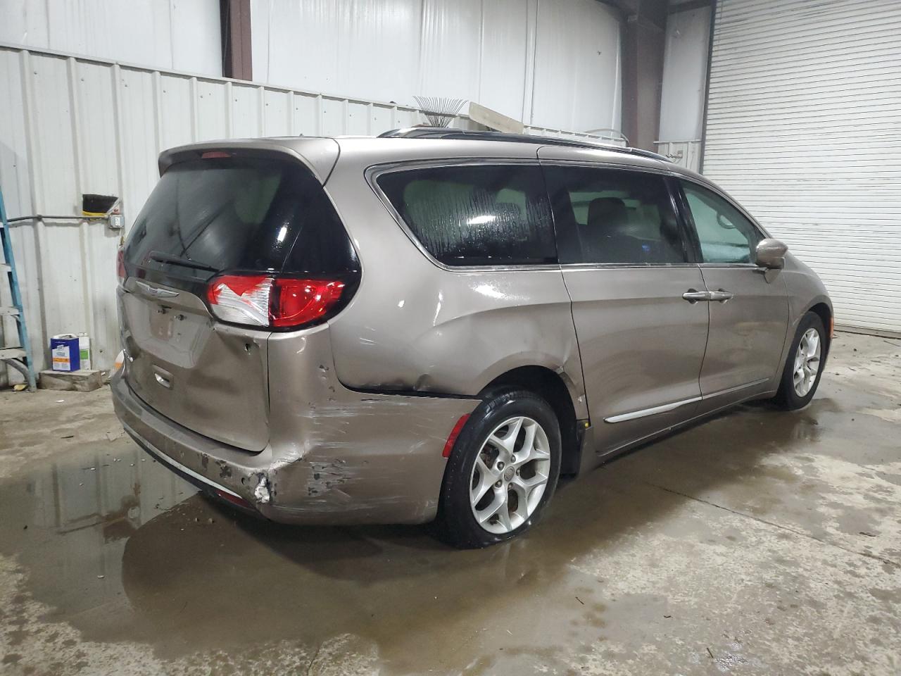 2017 Chrysler Pacifica - Image 3