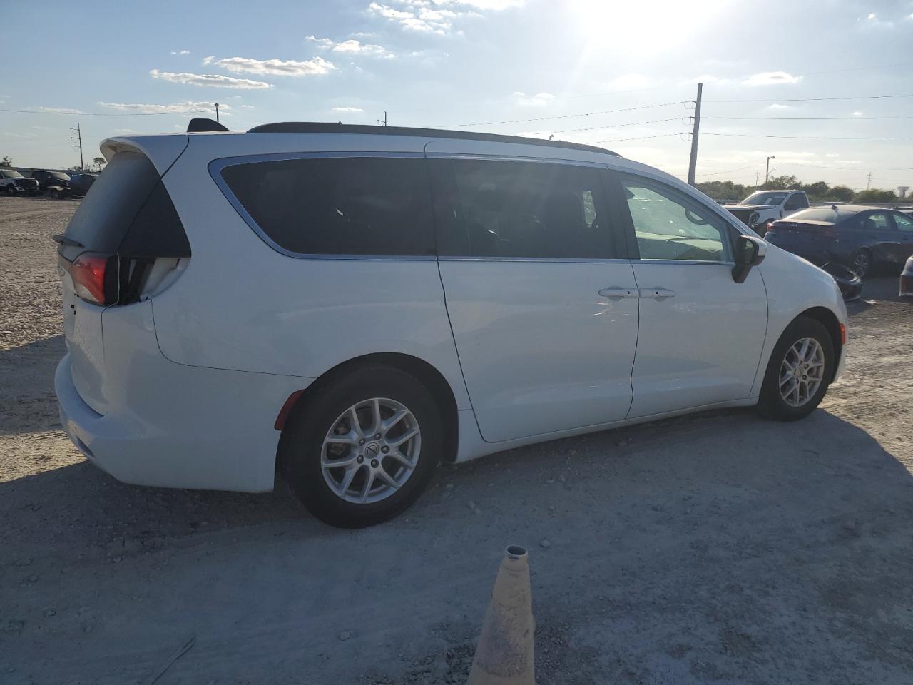 2021 Chrysler Voyager - Image 3