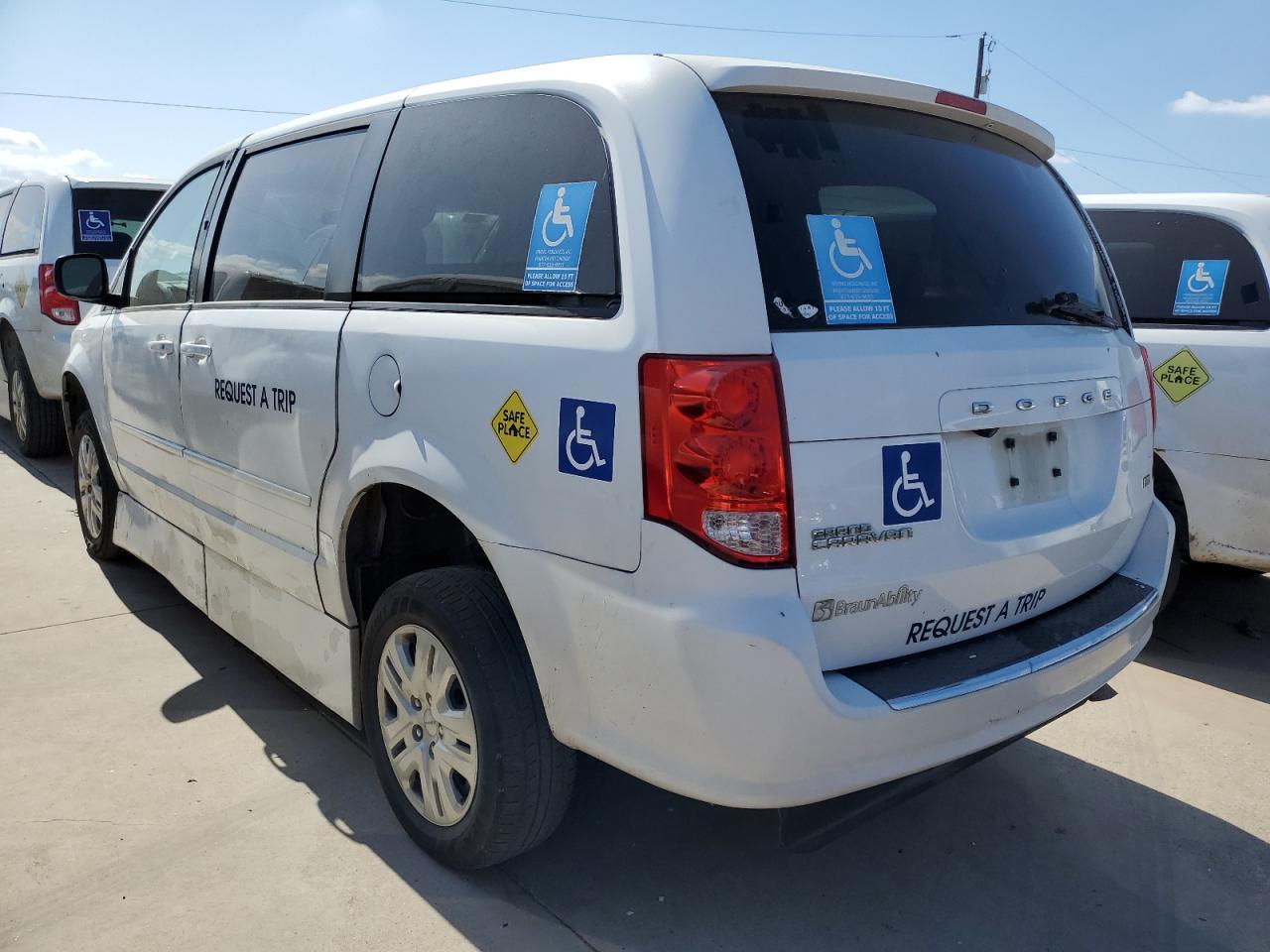 2017 Dodge Caravan - Image 2