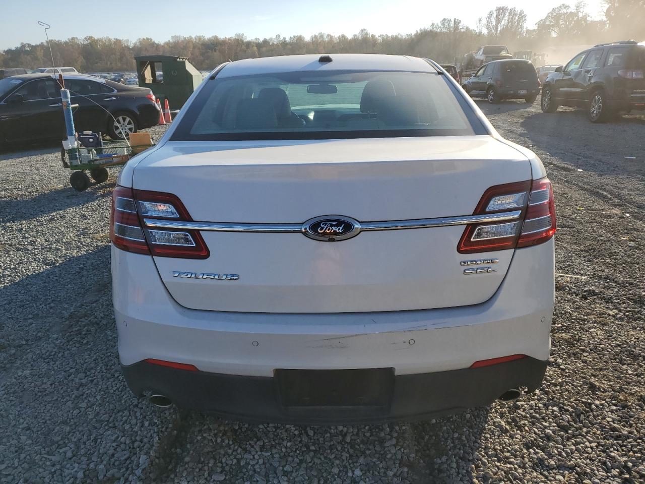 2015 Ford Taurus - Image 6