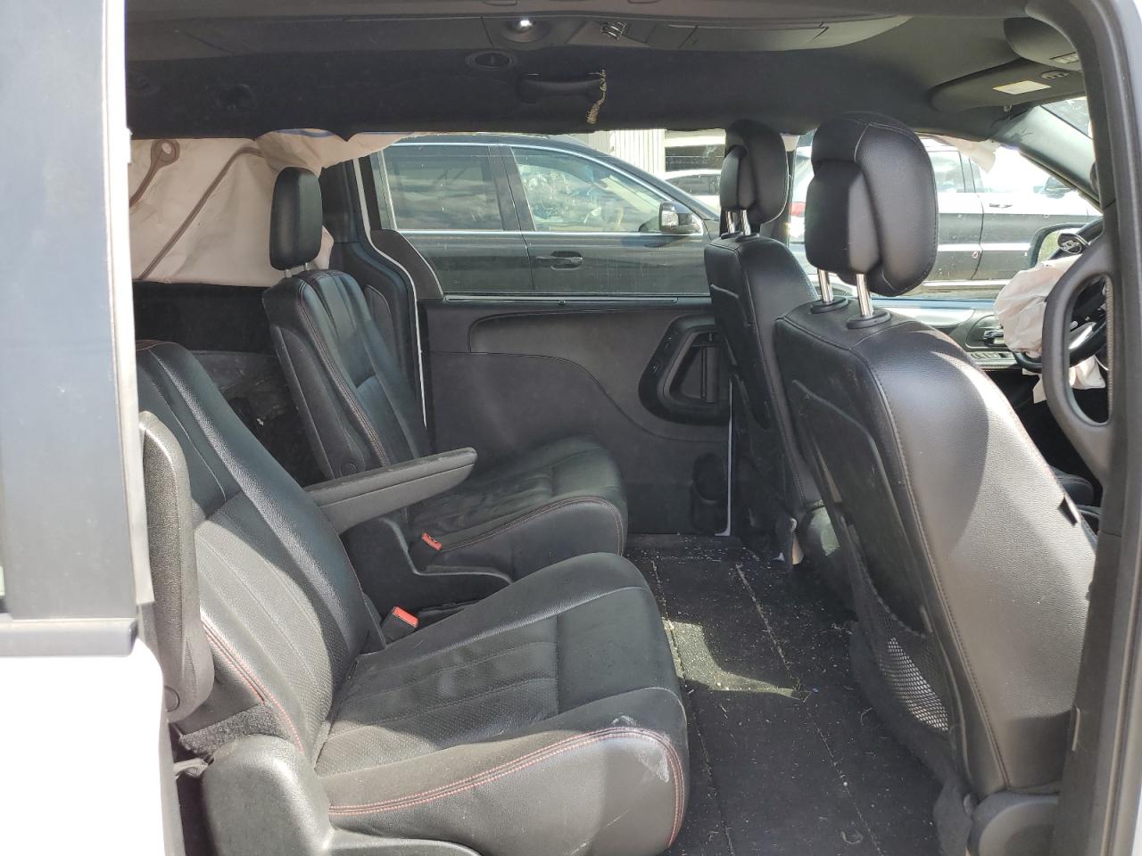 2017 Dodge Caravan - Image 12