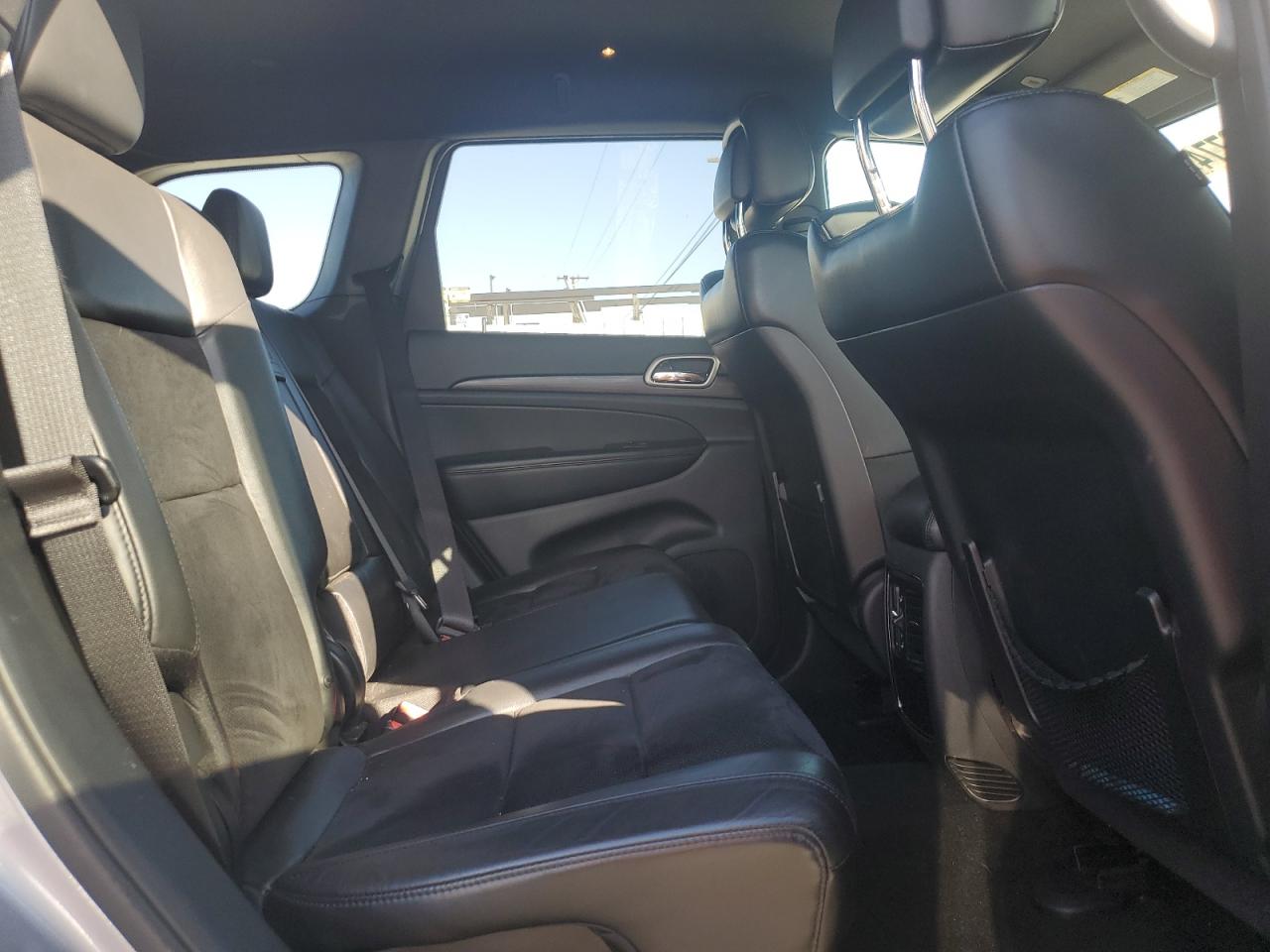2020 Jeep Grand Cherokee - Image 11