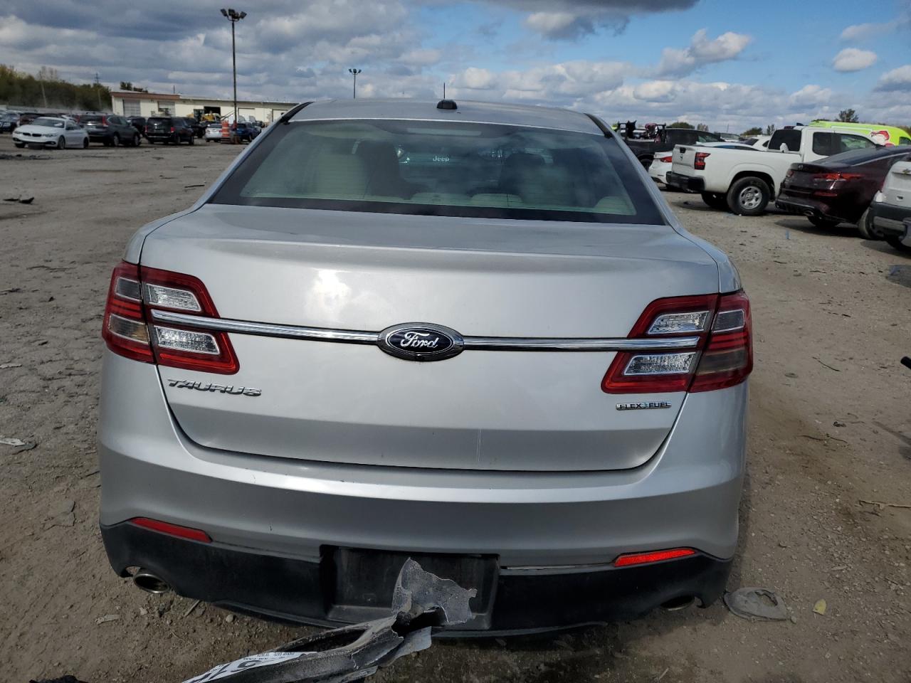 2015 Ford Taurus - Image 6