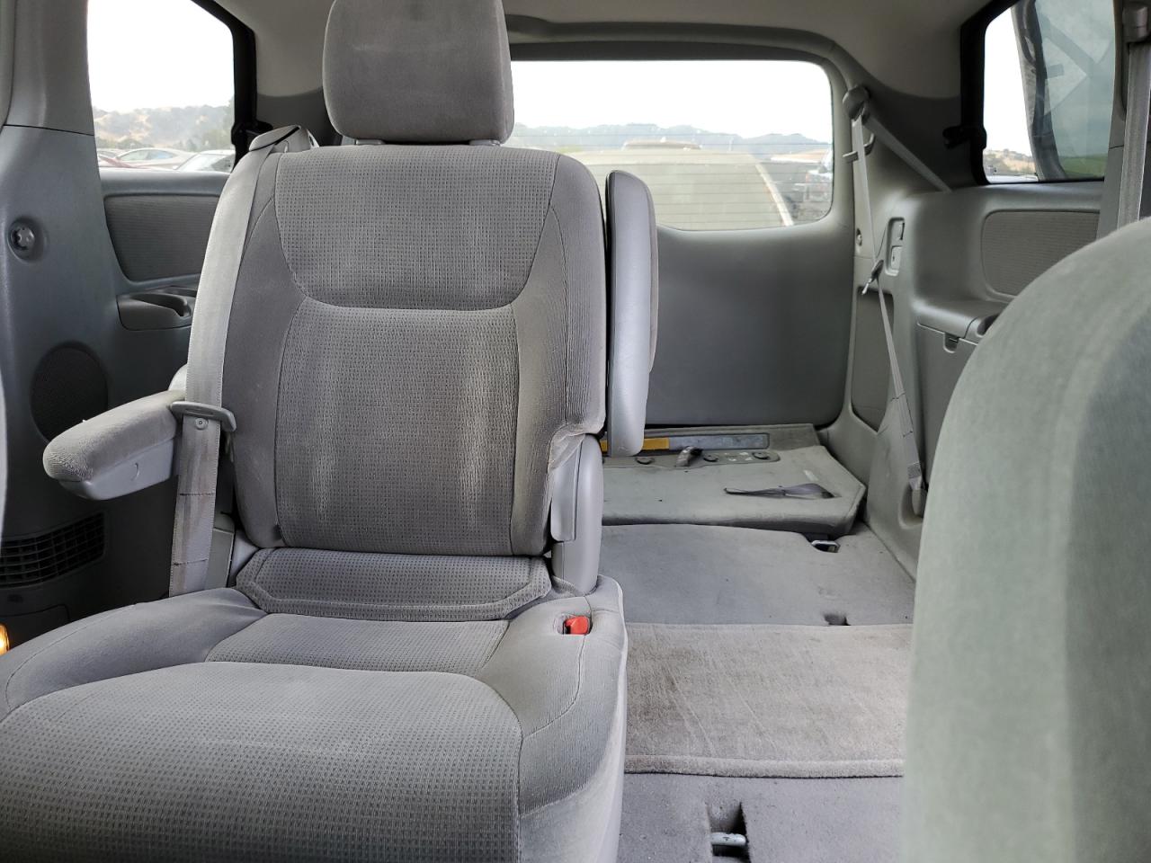 2004 Toyota Sienna Ce VIN: 5TDZA23C74S204299 Lot: 77899484