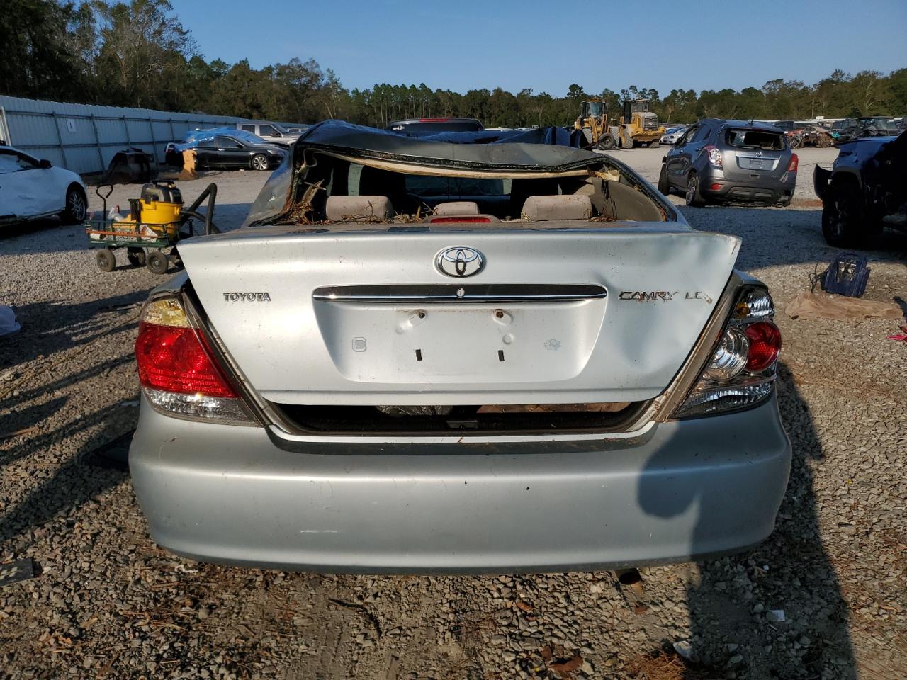 2005 Toyota Camry Le VIN: 4T1BE32K65U517020 Lot: 74073974