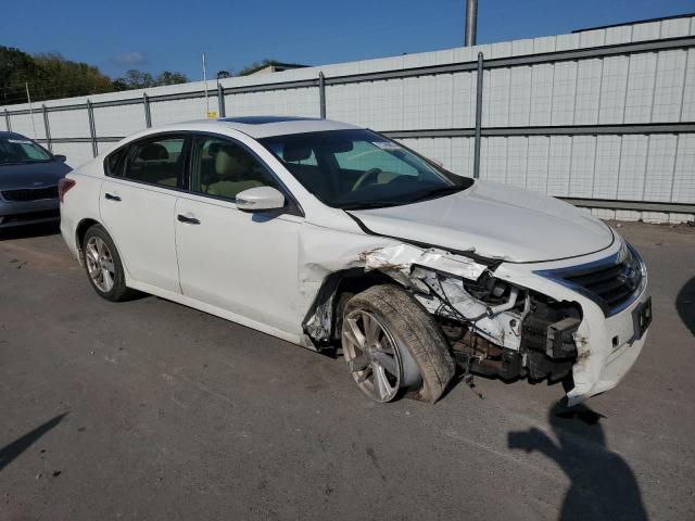 Sedans NISSAN ALTIMA 2013 Biały