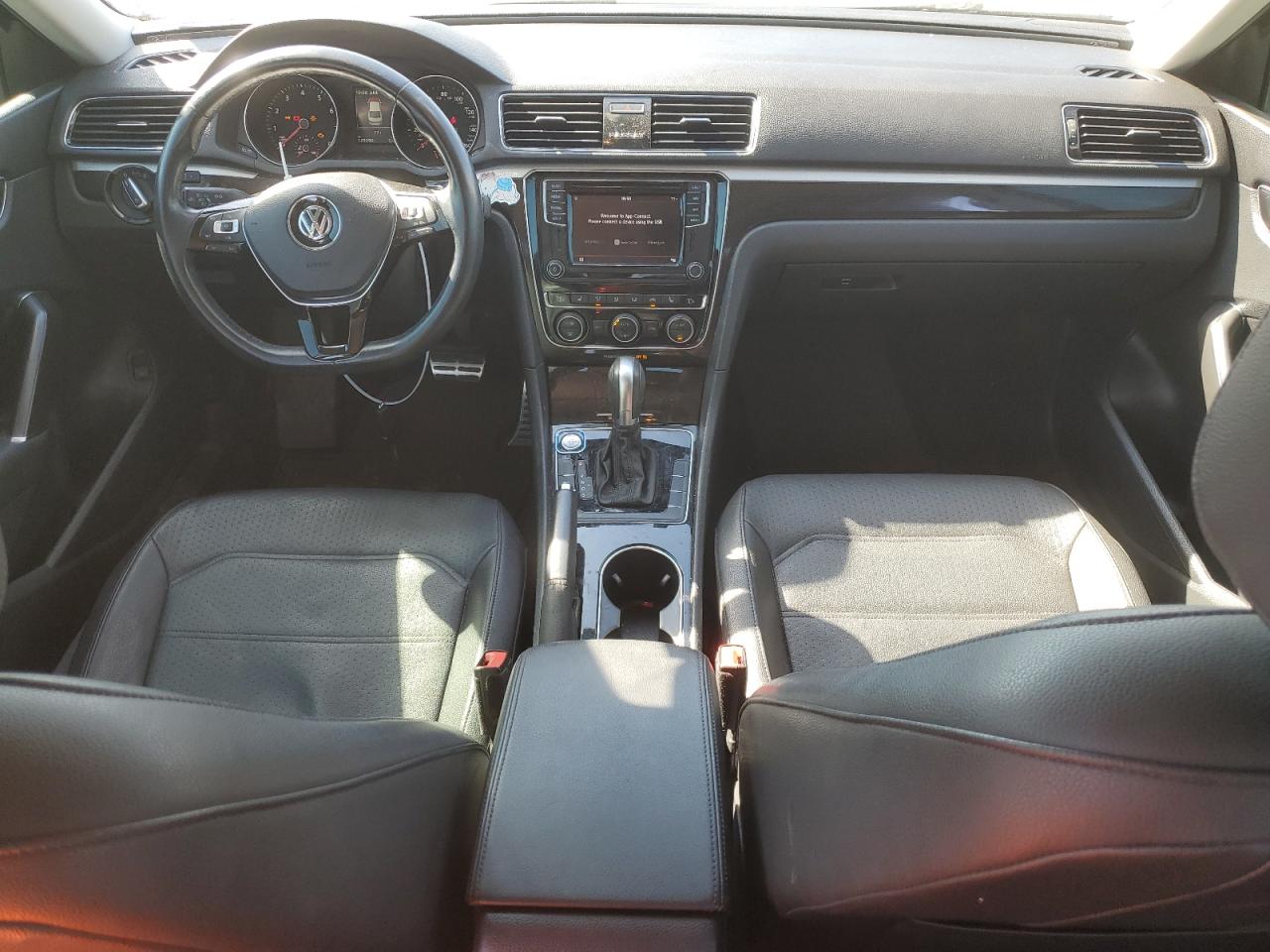 2019 Volkswagen Passat - Image 8