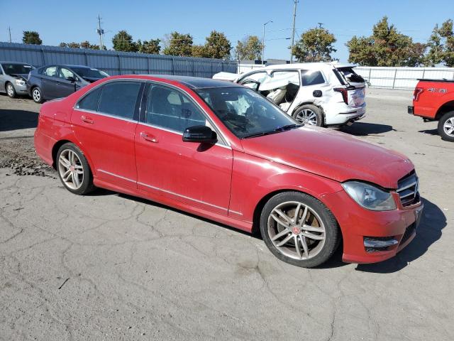  MERCEDES-BENZ C-CLASS 2013 Красный